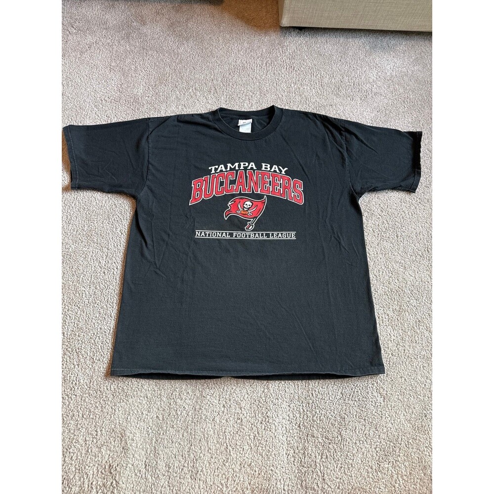 Vintage Tampa Bay Buccaneers NFL Men’s Graphic Tee Size XL